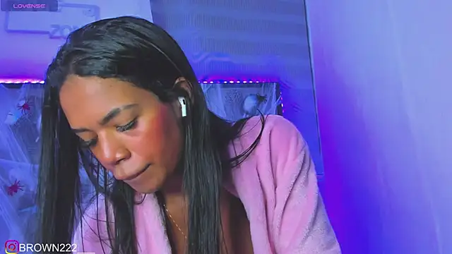 Snapshot of _naomibrown_ chatting on October 10, 2:01 am naomibrown online show from October 10, 2:01 am