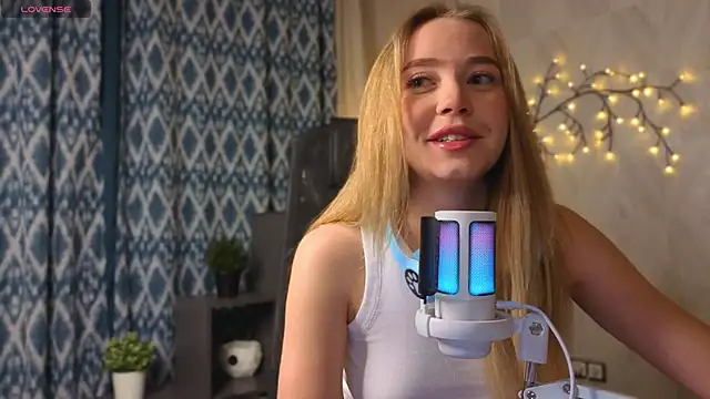 Snapshot of Anna_mileer chatting on December 2, 1:28 am Anna mileer online show from December 2, 1:28 am