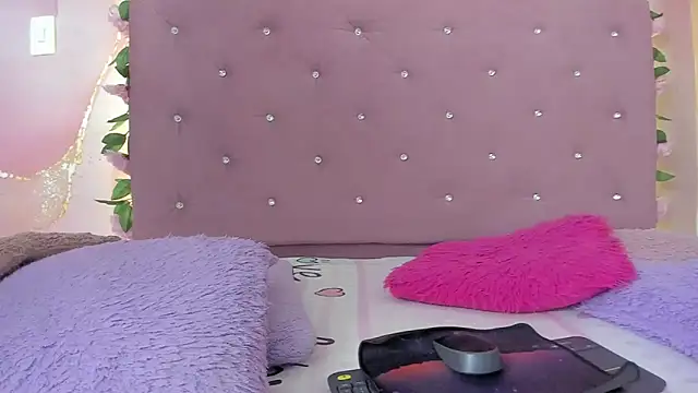 violet taylor  online show from June 27, 2:17 am