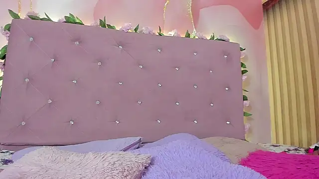 violet taylor  online show from June 3, 2:23 am