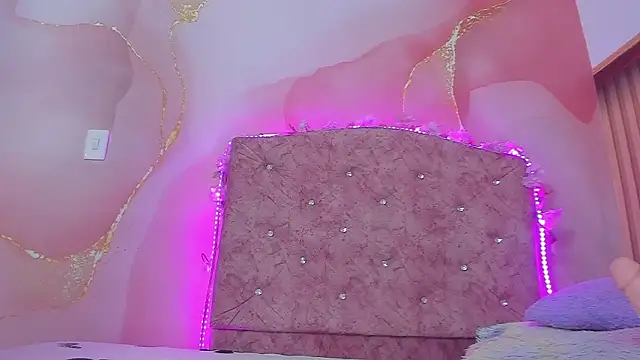 violet taylor  online show from February 16, 2:21 am