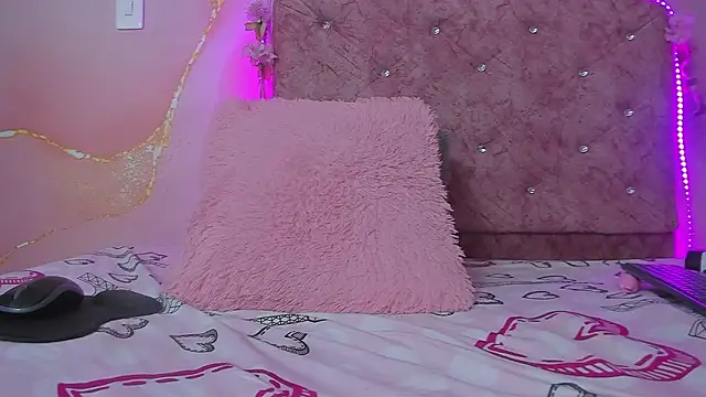 violet taylor  online show from January 14, 2:26 am