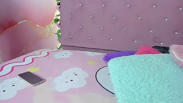 violet taylor  online show from April 14, 2:16 am