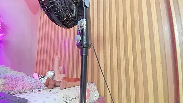 violet taylor  online show from January 15, 2:15 am