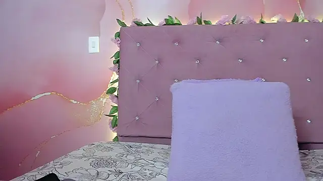 violet taylor  online show from May 27, 2:19 am
