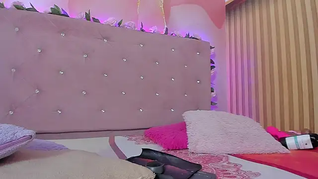 violet taylor  online show from July 1, 2:23 am