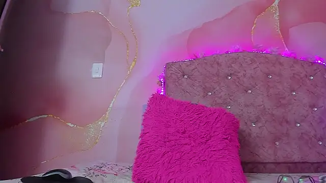 violet taylor  online show from February 21, 2:35 am