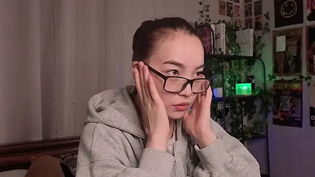 OdetteBiddy online show from December 16, 8:13 pm