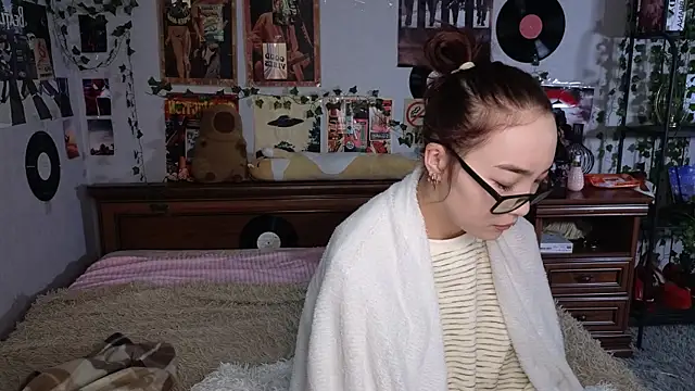 OdetteBiddy online show from November 15, 9:08 pm