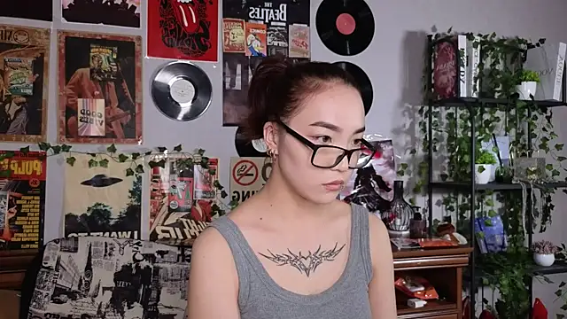 OdetteBiddy online show from November 18, 8:12 pm