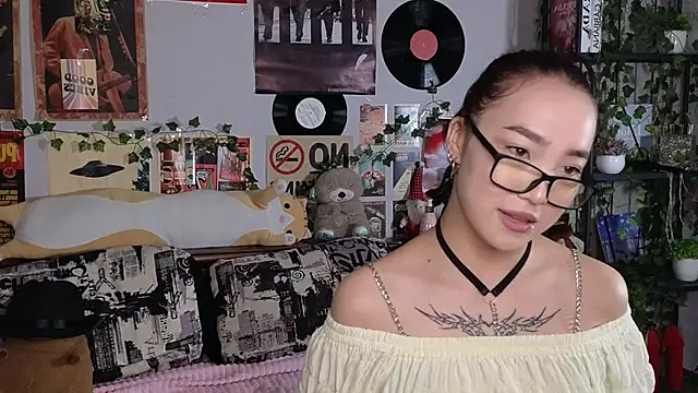 OdetteBiddy online show from November 13, 8:13 pm