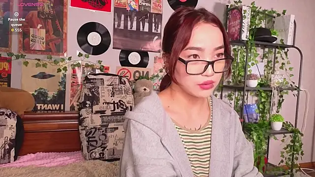 OdetteBiddy online show from November 12, 8:34 pm