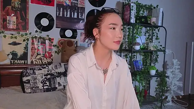 OdetteBiddy online show from November 8, 8:34 pm