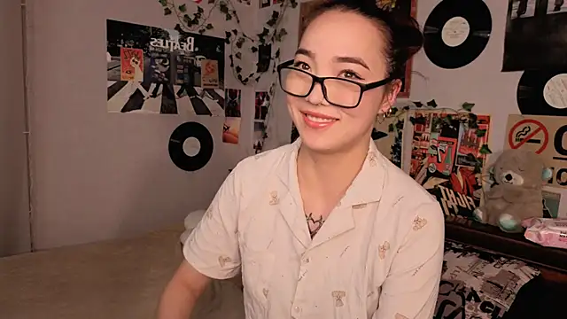 OdetteBiddy online show from November 30, 8:53 pm