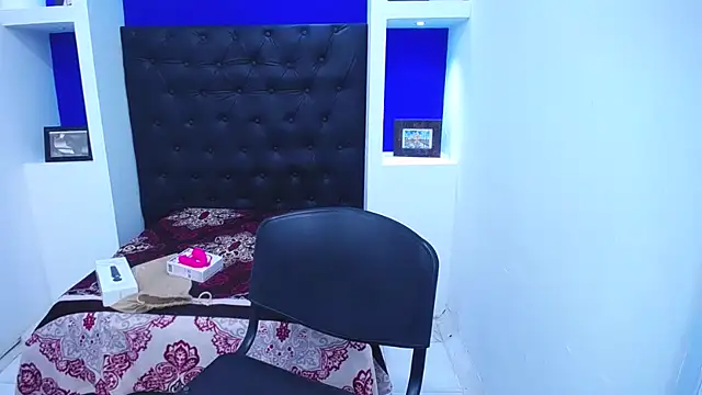 LauraMossart online show from November 10, 10:59 pm