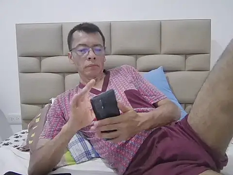 skinnylatino51 online show from November 1, 12:28 am