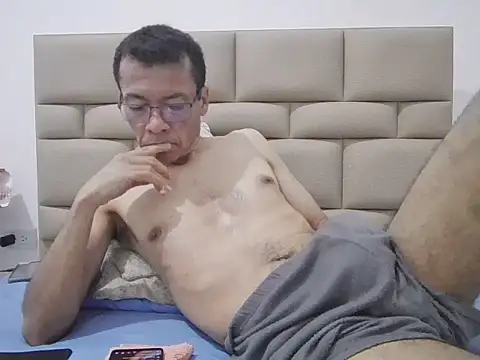 skinnylatino51 online show from November 16, 1:21 am