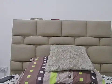 skinnylatino51 online show from April 1, 12:46 am