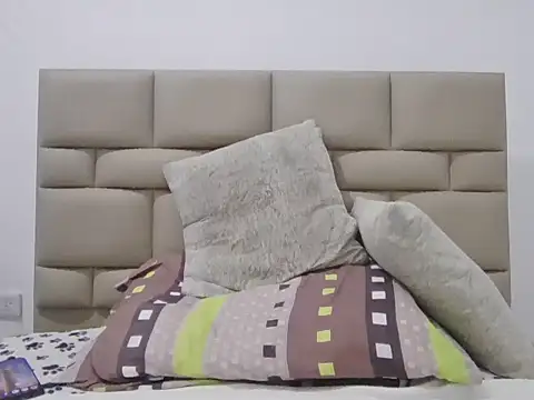 skinnylatino51 online show from April 6, 1:01 am