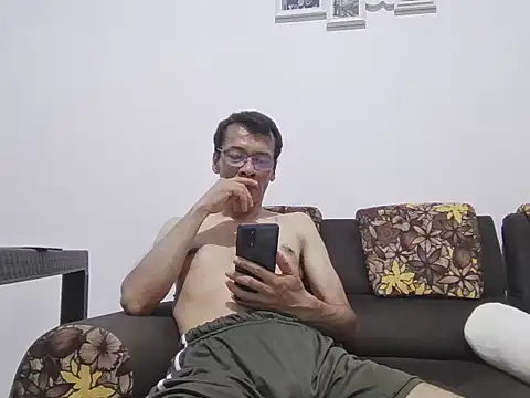 skinnylatino51 online show from December 22, 12:11 am