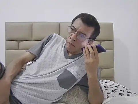 skinnylatino51 online show from February 19, 1:35 am