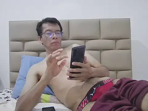 skinnylatino51 online show from March 8, 12:49 am