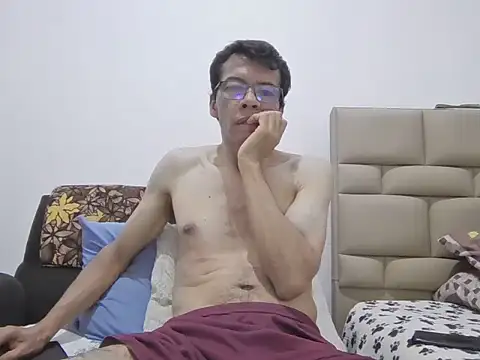 skinnylatino51 online show from June 7, 1:22 am