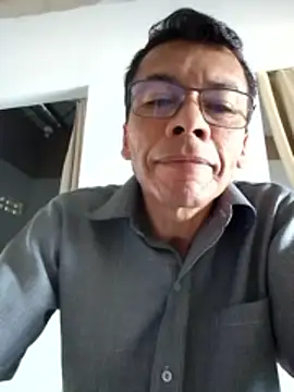 skinnylatino51 online show from April 10, 5:09 pm