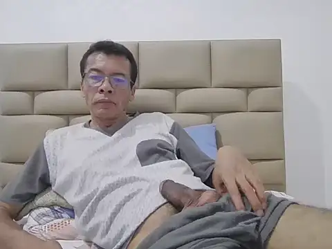 skinnylatino51 online show from February 3, 2:53 am