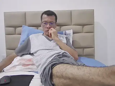 skinnylatino51 online show from November 7, 12:04 am