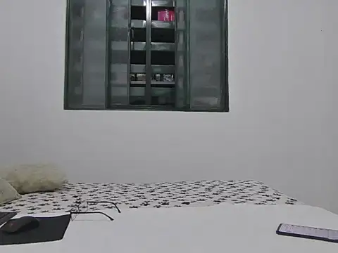 Snapshot of skinnylatino51 chatting on October 10, 12:00 am skinnylatino51 online show from October 10, 12:00 am
