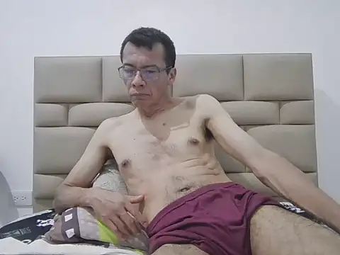 skinnylatino51 online show from January 19, 12:58 am