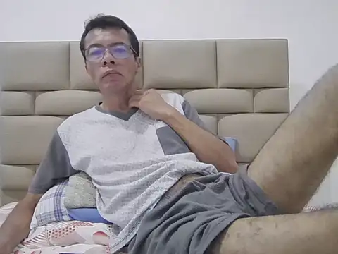 skinnylatino51 online show from February 3, 1:16 am