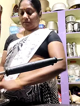 Snapshot of papukurty chatting on February 5, 1:45 am papukurty online show from February 5, 1:45 am