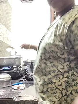 Snapshot of papukurty chatting on February 6, 1:56 am papukurty online show from February 6, 1:56 am