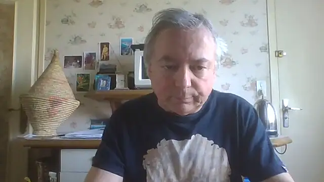 Snapshot of gegevincent chatting on April 23, 10:44 am gegevincent online show from April 23, 10:44 am