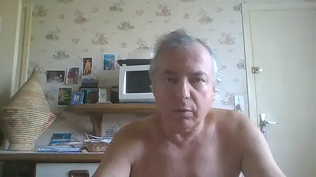 Snapshot of gegevincent chatting on June 26, 10:43 am gegevincent online show from June 26, 10:43 am