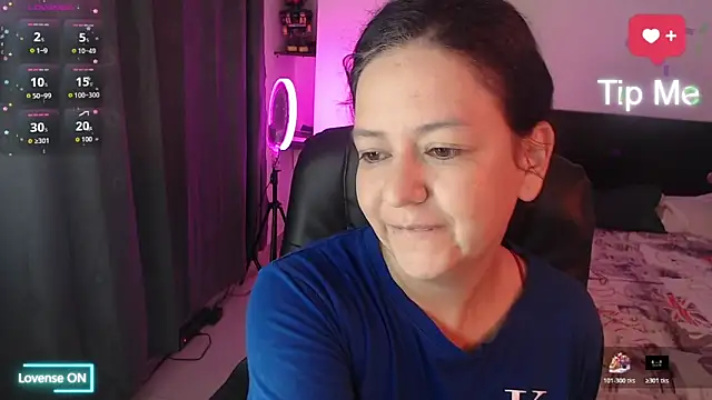 Snapshot of Abbyjoness21 chatting on November 6, 10:19 am Abbyjoness21 online show from November 6, 10:19 am