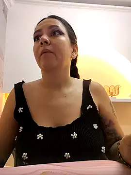 Snapshot of Abbyjoness21 chatting on October 31, 8:05 pm Abbyjoness21 online show from October 31, 8:05 pm