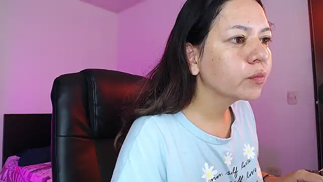 Snapshot of Abbyjoness21 chatting on November 25, 10:26 am Abbyjoness21 online show from November 25, 10:26 am