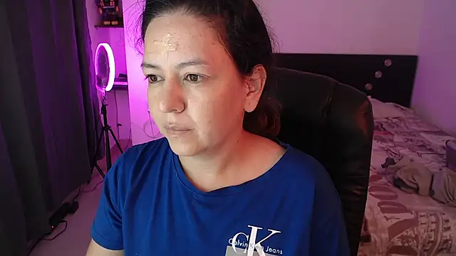 Snapshot of Abbyjoness21 chatting on October 30, 10:13 am Abbyjoness21 online show from October 30, 10:13 am