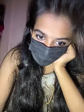 umairahaasan 1 online show from April 15, 10:10 am