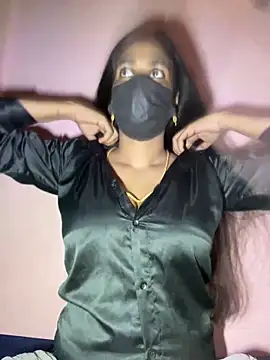 umairahaasan 1 online show from April 9, 9:48 am