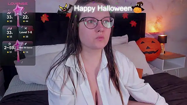 HelenDanvers online show from October 30, 1:37 am