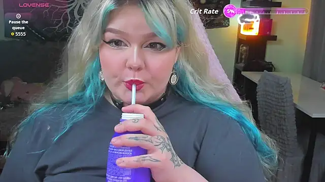 Snapshot of _CandyM1lky_ chatting on November 11, 6:41 am CandyM1lky online show from November 11, 6:41 am