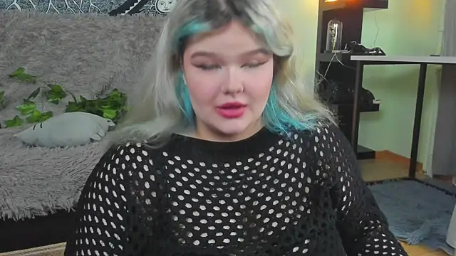 Snapshot of _CandyM1lky_ chatting on November 9, 7:23 am CandyM1lky online show from November 9, 7:23 am