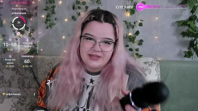 Snapshot of _CandyM1lky_ chatting on June 11, 6:10 am CandyM1lky online show from June 11, 6:10 am