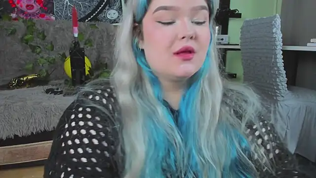 Snapshot of _CandyM1lky_ chatting on October 30, 6:55 am CandyM1lky online show from October 30, 6:55 am