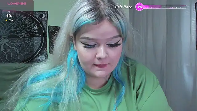 Snapshot of _CandyM1lky_ chatting on October 21, 8:25 am CandyM1lky online show from October 21, 8:25 am