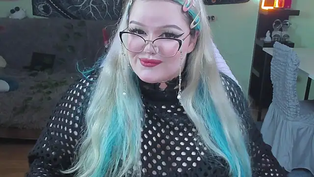 Snapshot of _CandyM1lky_ chatting on November 23, 7:40 am CandyM1lky online show from November 23, 7:40 am